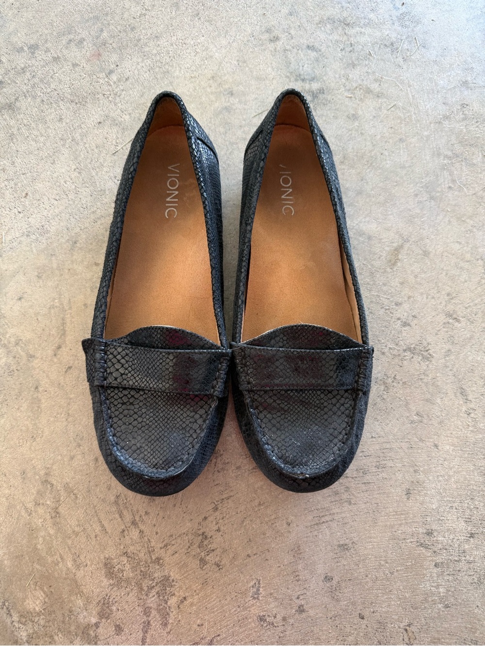 Vionic Women's Black Loafers